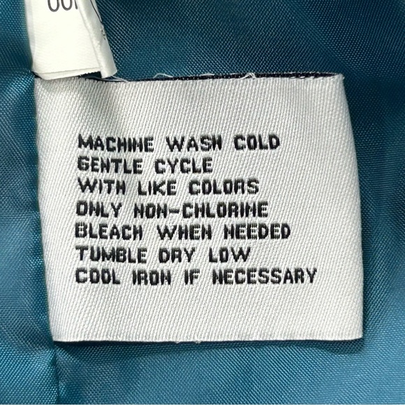 Black Rivet Quilted Puffer Vest Size Medium Women's - Picture 10 of 10